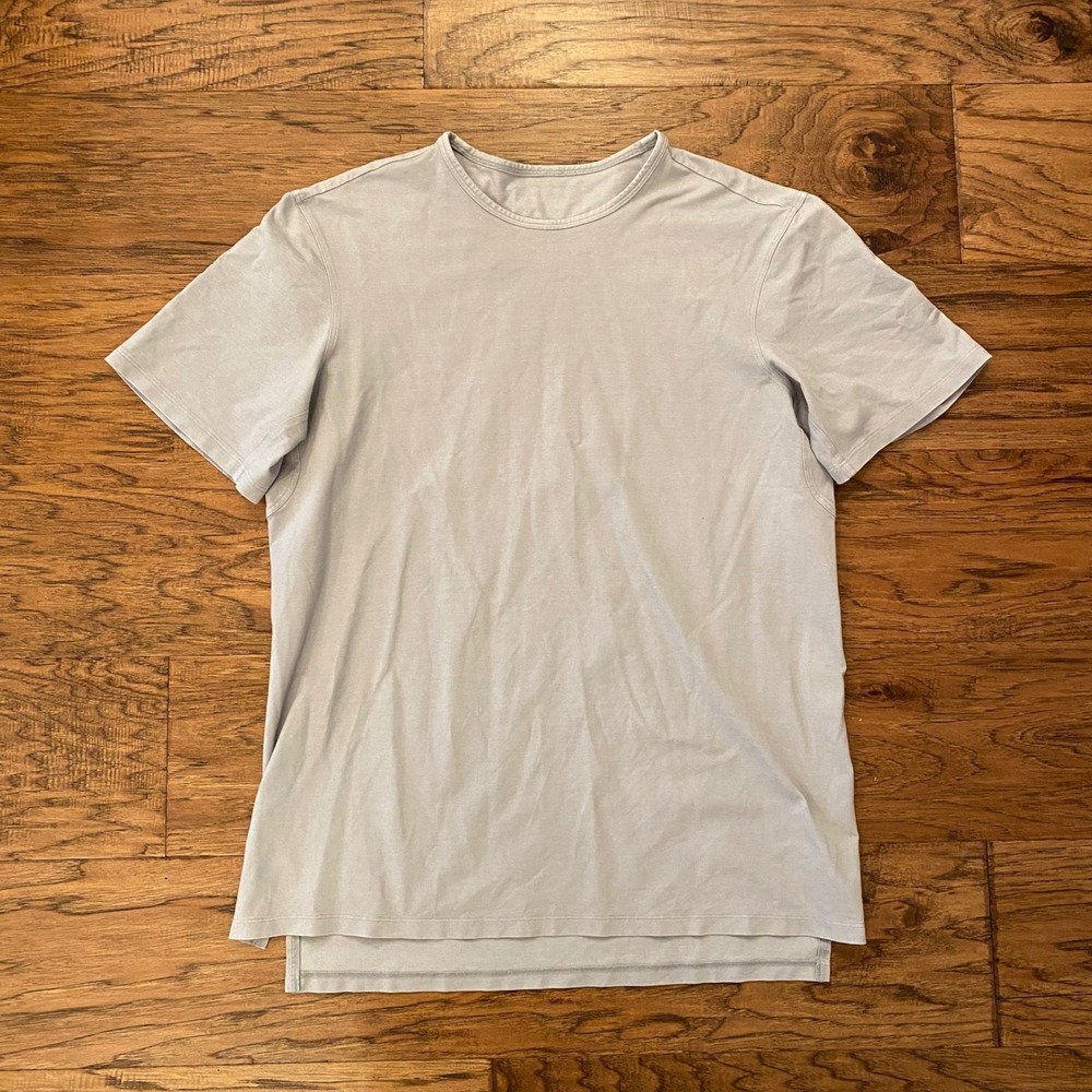 Lululemon Metal Vent Tech Short Sleeve Shirt Mens Medium Gray Split Hem
